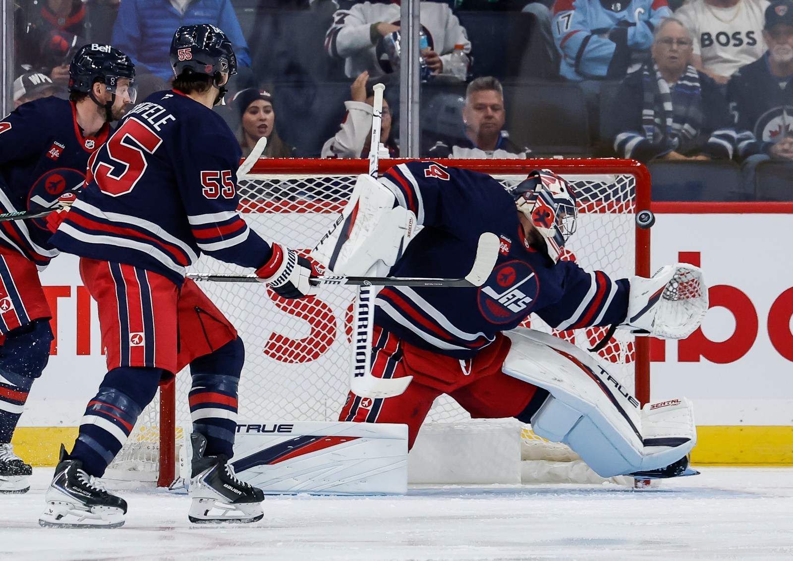 Kyle Connor scores with a minute left as Jets beat Avalanche 3-2 for third straight win