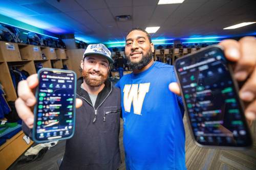 MIKAELA MACKENZIE / FREE PRESS
	
Punter Jamieson Sheahan (left) and offensive lineman Micah Vanterpool with their fantasy football league apps in the Bombers locker room on Wednesday, Sept. 23, 2026.

For Taylor story.
Free Press 2026