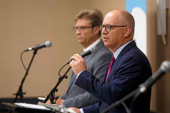 Scott Gillingham (right) and Kevin Klein at a mayoral candidates forum in 2022. (Mike Deal / Free Press files)
