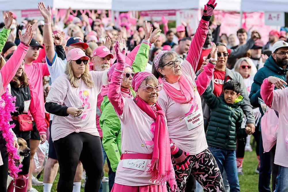 People warm up prior to participating in the annual CIBC Run For The Cure at Assiniboine Park in Winnipeg on Sunday. (John Woods / Free Press)