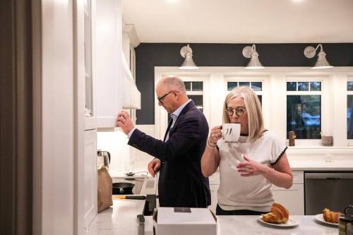 MIKAELA MACKENZIE / FREE PRESS
                                Scott and Marla Gillingham have breakfast at home on Saturday morning.