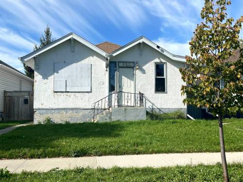 RUTH BONNEVILLE / FREE PRESS
                                Provincial justice officials are trying to seize a Dominion Street home that has been the source of neighbourhood consternation for years.