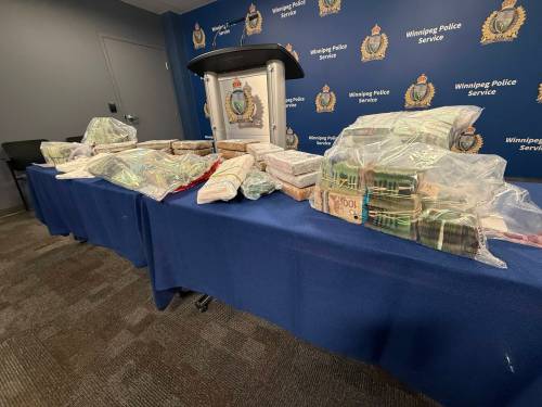 SCOTT BILLECK / FREE PRESS
                                Winnipeg police seized more than 26 kilograms of cocaine, which police valued at approximately $1.5 million, along with roughly $750,000 in cash, from a St. Vital home.