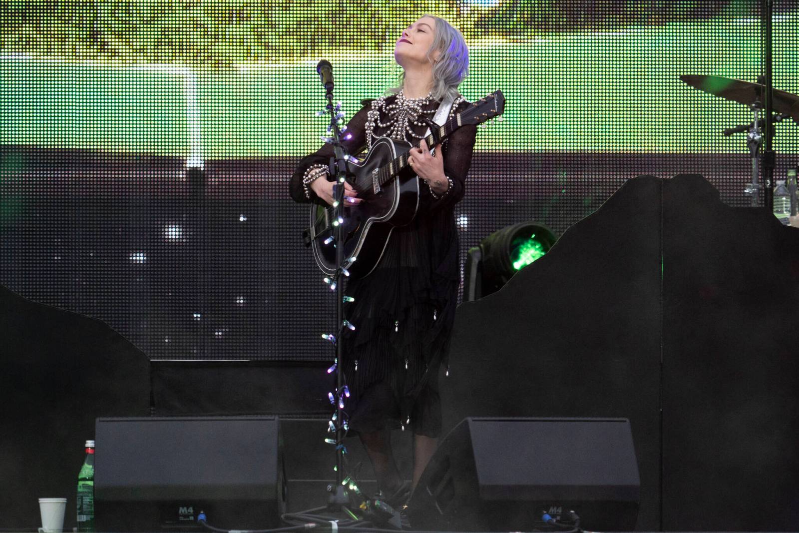 La tournée sans téléphone de Phoebe Bridgers favorise une expérience immersive