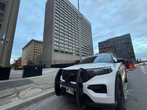 MORGAN MODJESKI / FREE PRESS
                                Manitoba Workplace Safety and Health has confirmed they are investigating the death of a worker at the construction site at the Fairmont Winnipeg on Lombard Place, Thursday.