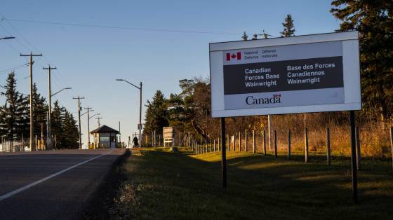 A deadly fire swept through CFB Wainwright in Alberta on Saturday afternoon.(John Ulan / The Canadian Press)