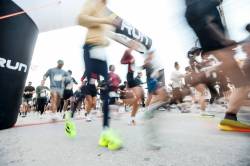 JOHN WOODS / FREE PRESS
                                Runners start the half marathon at the WFPS Run in Winnipeg, Sunday.