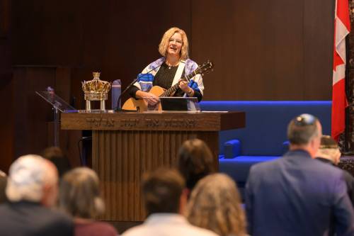 MIKE SUDOMA / FREE PRESS 
                                Cantor Leslie Emery leads the audience in song during a joint interfaith service with members of Charleswood United Church Friday evening at Shaarey Zedek Synagogue.