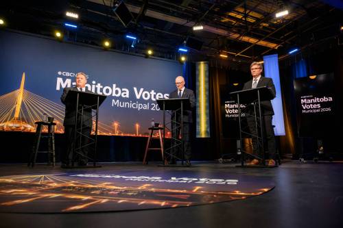 Mike Sudoma / Free Press
                                Mayoral candidates (left to right) Mike Vogiatzkis Scott Gillingham and Kevin Klein prepare for Wednesday evening&rsquo;s mayoral debate in the CBC Studio in downtown Winnipeg.
