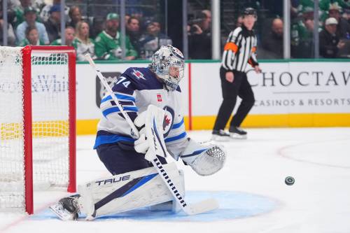 LM Otero / The Associated Press
                                Winnipeg Jets goaltender Stuart Skinner makes a save during the first period of the Jets 3-2 overtime loss to the Dallas Stars, Thursday in Dallas.