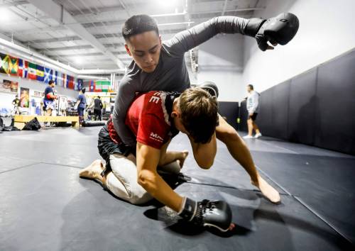 JOHN WOODS / FREE PRESS
                                Aidan Labao (top) spars with Yurii Banadyha during a training session at Dave&rsquo;s Gym in Winnipeg on Monday. Labao won his first amateur bout with a TKO in less than a minute.