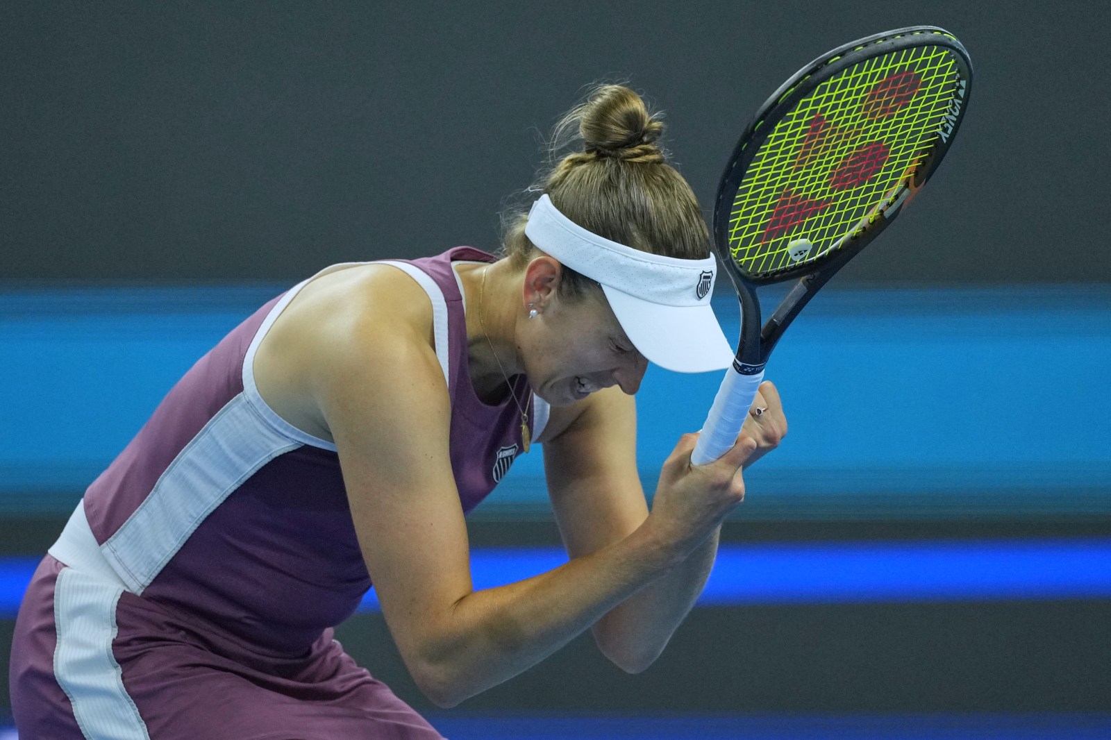 Elise Mertens defeats Iga Swiatek to reach China Open semifinal