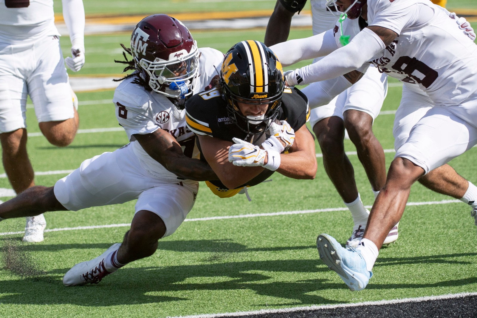 Jamal Roberts rushes for 222 yards as Missouri defeats Texas A&M 27-6