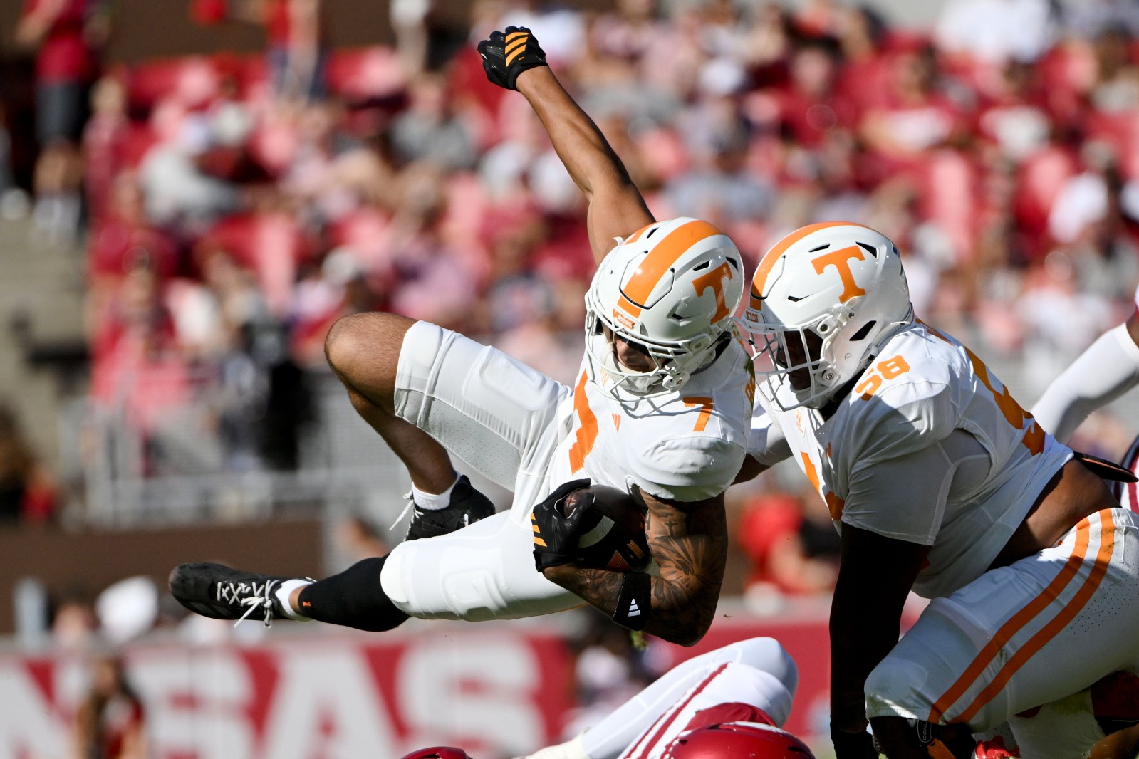 No. 15 Tennessee rallies in fourth quarter to beat Arkansas 24‑17