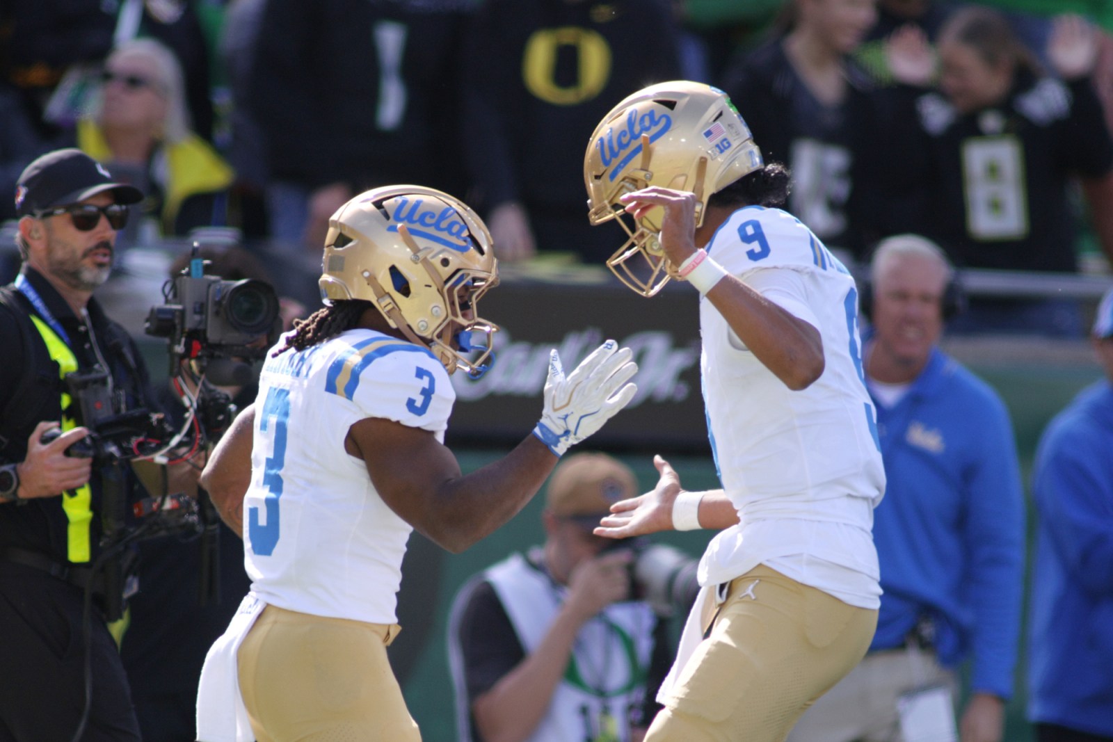 UCLA beats Oregon 17‑15 despite quarterback injury