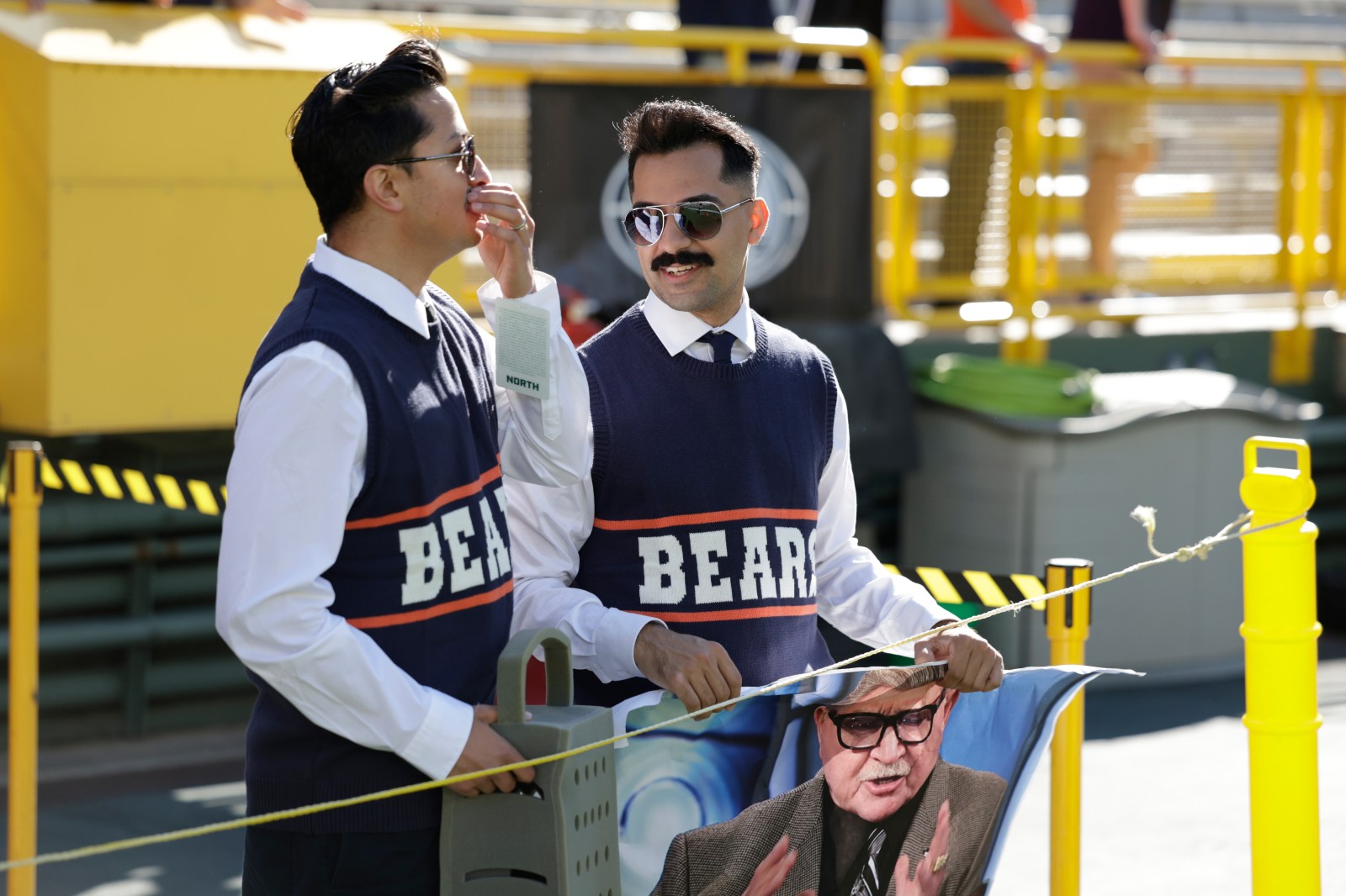 Bears and Packers honor Mike Ditka with on‑field and fan tributes at Lambeau
