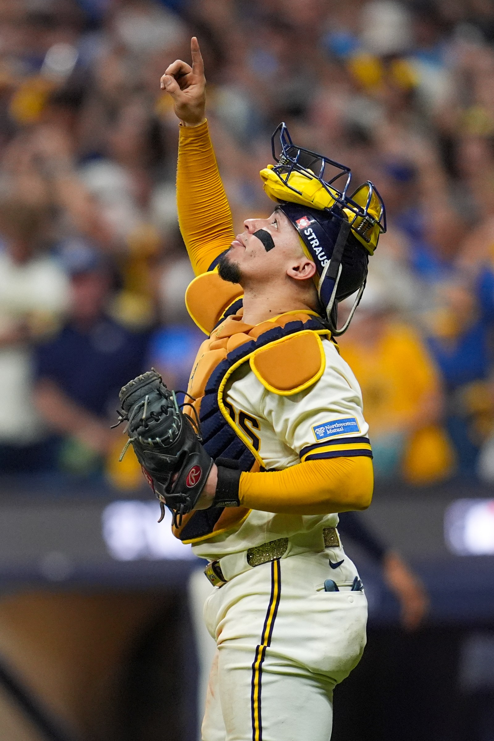 Brewers seize 2-0 NLCS advantage over Dodgers
