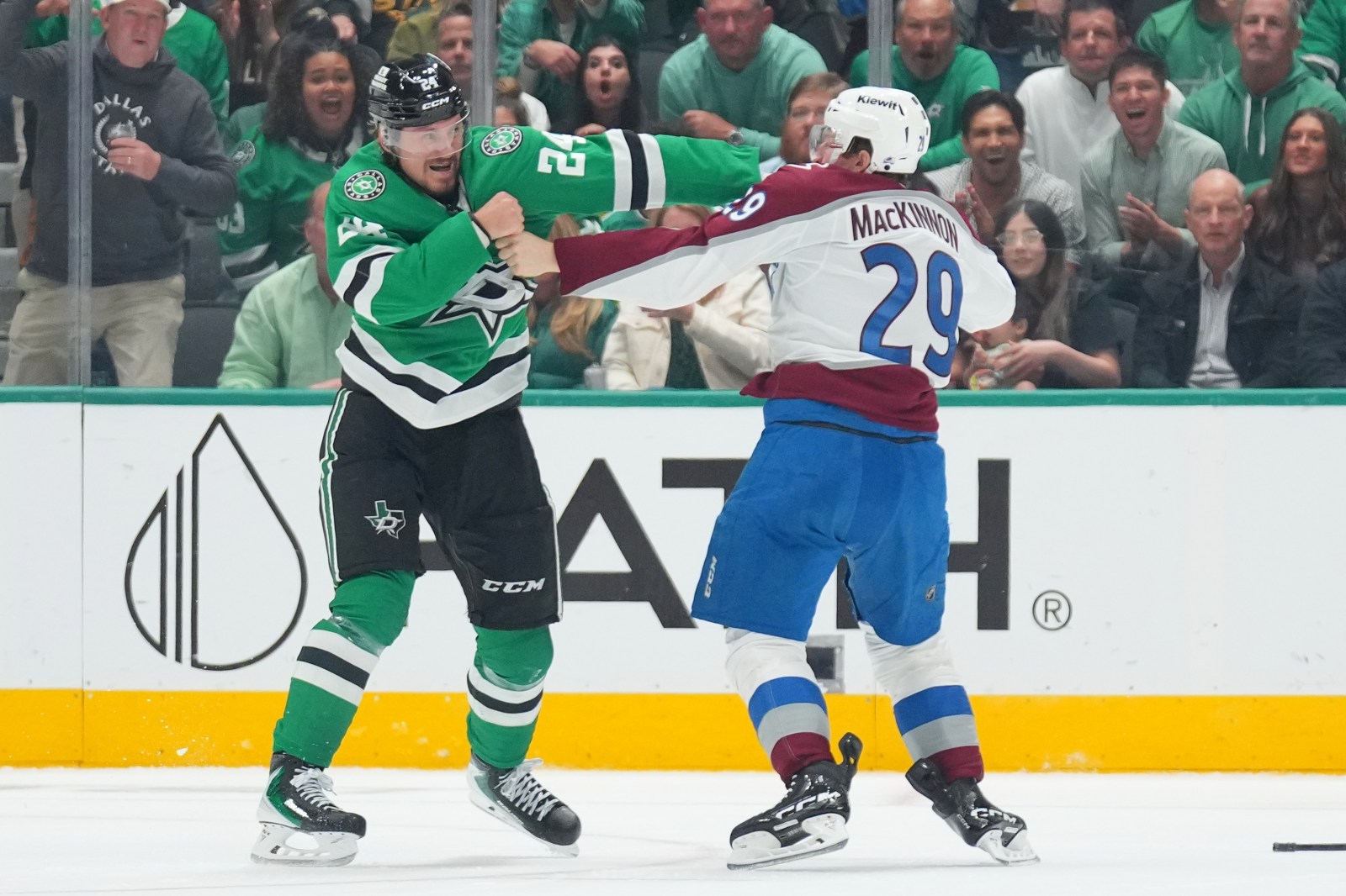 Martin Necas scores twice as short‑handed Avalanche beat Stars 3‑2