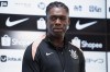 Clarence Seedorf gestures during a news conference presenting him as the new head coach of the Corinthians soccer team, in Sao Paulo, Wednesday, Oct. 14, 2026. (AP Photo/Ettore Chiereguini)