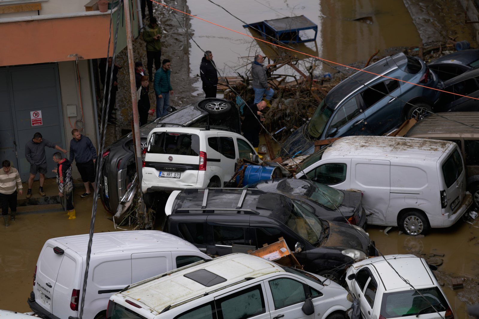 Istanbul floods kill four as rain breaks 80‑year record
