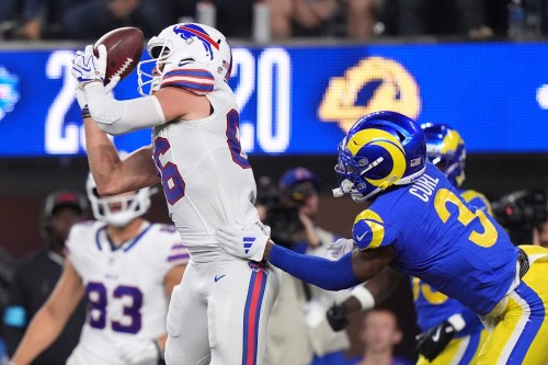 Buffalo Bills tight end Dalton Kincaid, left, makes a catch for a two point conversion as Los Angeles Rams safety Kam Curl defends during the second half of an NFL football game, Monday, Oct. 12, 2026, in Inglewood, Calif. (AP Photo/Scott Strazzante)