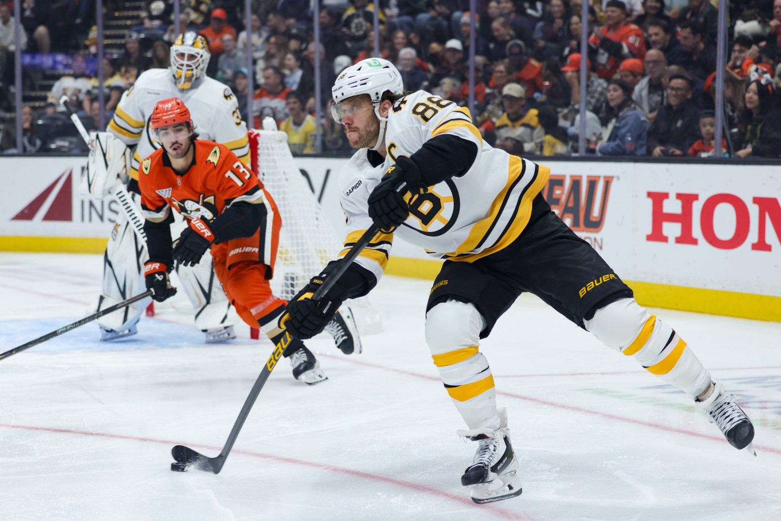 Lindholm’s third‑period heroics lift Bruins past Ducks 4‑2