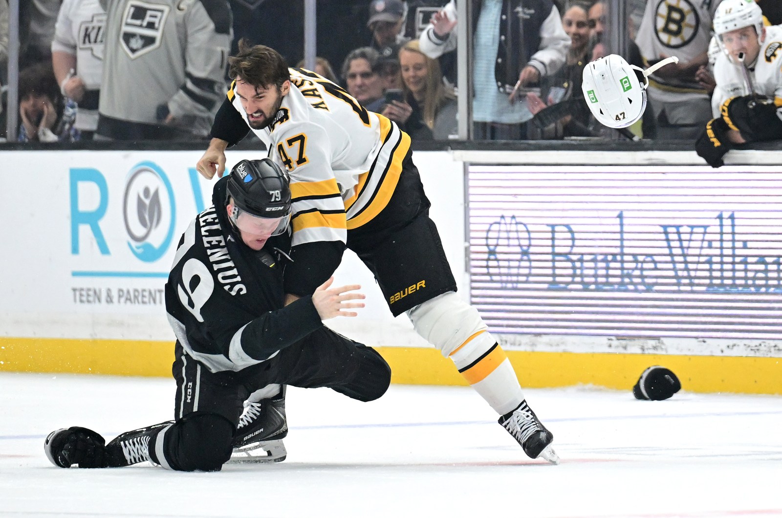 Bruins defeat Kings 4-1 to extend winning streak to five games