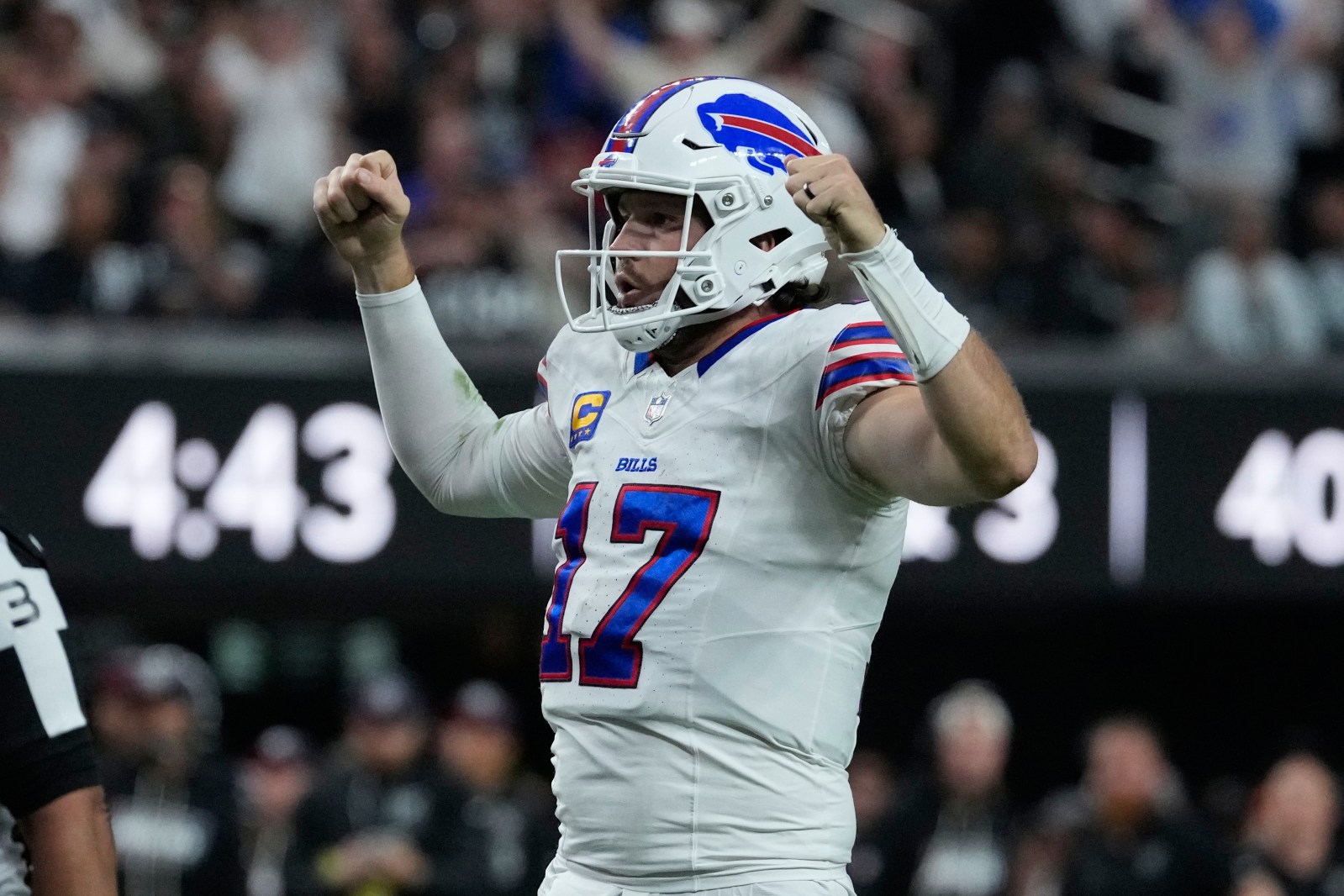 Bills defeat Raiders 33-30 as Josh Allen ties Jim Kelly’s franchise TD pass record