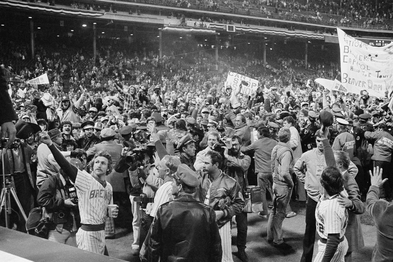 Robin Yount and others from Milwaukee’s 1982 World Series team hope the Brewers finally win it all